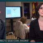 Jorge Javier Vázquez e Isabel Díaz Ayuso, con el centro de control a sus espaldas.