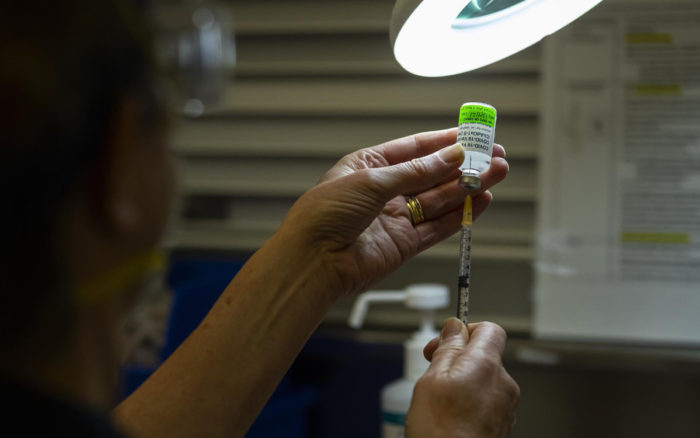 Vacuna Moderna anti-Covid estimula una respuesta inmunitaria duradera