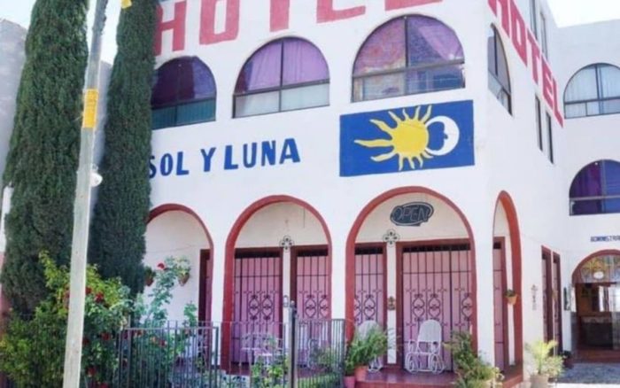 Secuestran de hotel a 20 extranjeros en San Luis Potosí