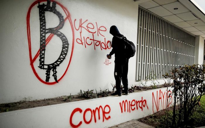El Salvador: Bukele acusa a la comunidad internacional de ‘financiar’ protestas en su contra