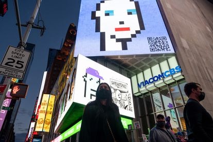 CryptoPunks (obras NFT) expuestos en Nueva York en mayo.