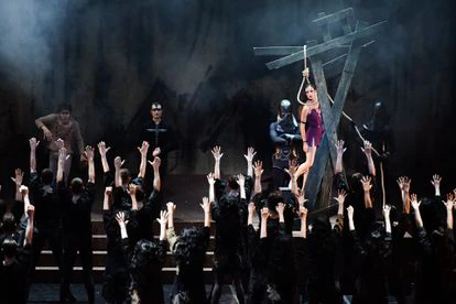 Una escena del ballet 'Notre Dame de Paris', estrenado en la Ópera de Roma la semana pasada.