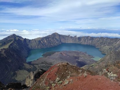 Cráter del volcán Tambora, en Indonesia, cuya erupción provocó que en 1816 no hubiese verano en Europa.