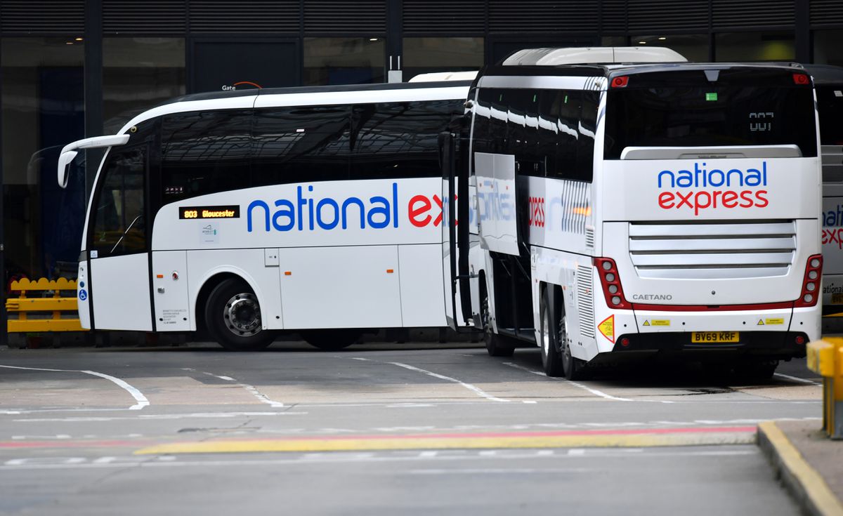 El gigante británico del transporte de personas National Express lanza una oferta sobre su rival Stagecoach