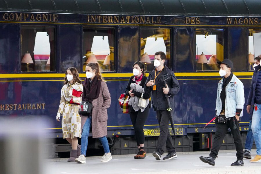 Lily Collins Emily en París temporada 2 tiro de tren