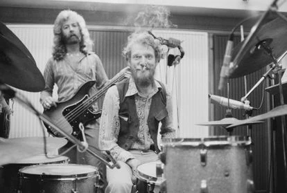 Ginger Baker en 1974 en el estudio de grabación con el grupo que formó con los hermanos Gurvitz, Baker Gurvitz Army.