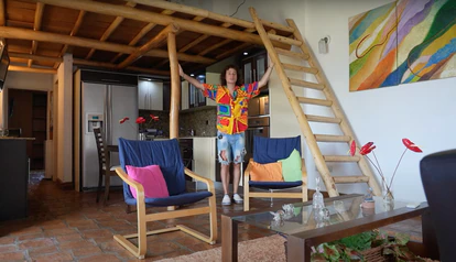 Fotograma del video distribuido por el 'youtuber' Luisito Comunica donde muestra la casa que compró en Venezuela.