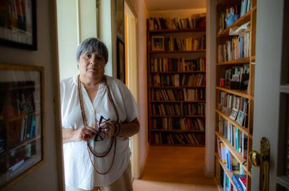 La escritora Ana Luísa Amaral, en su vivienda en Matosinhos a las afueras de Porto (Portugal).