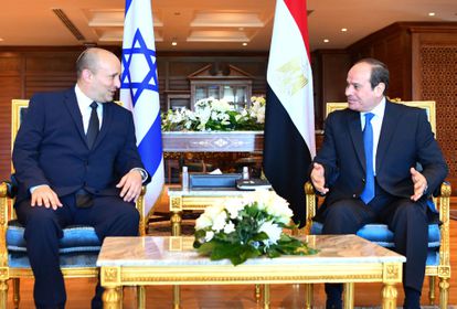 Bennett se reúne con Al Sisi en la primera visita oficial a Egipto de un jefe de Gobierno israelí en una década