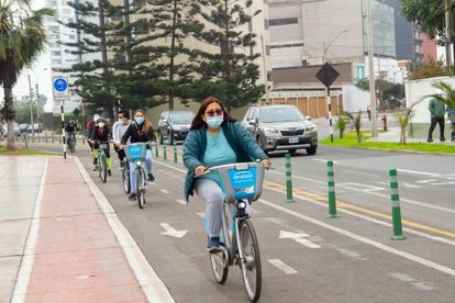Algunos municipios, como el de Miraflores, ya alquilan bicicletas a los vecinos. Son de color celeste y se pueden tomar por un lapso determinado, como en París o Barcelona.