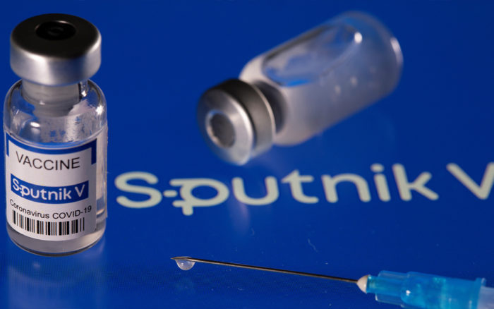 México firma acuerdo con Rusia y ahora envasará la vacuna Sputnik V