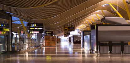 La Terminal 4 del aeropuerto de Madrid, prácticamente vacía en abril de 2020.
