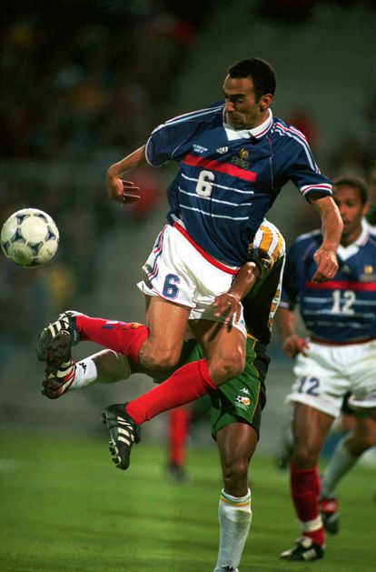 Youri Djorkaeff, en el Francia-Sudáfrica del Mundial de 1998.