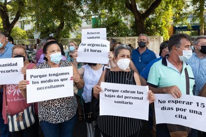 Protesta ante al Consejería de Salud el pasado 30 de julio en Sevilla. 