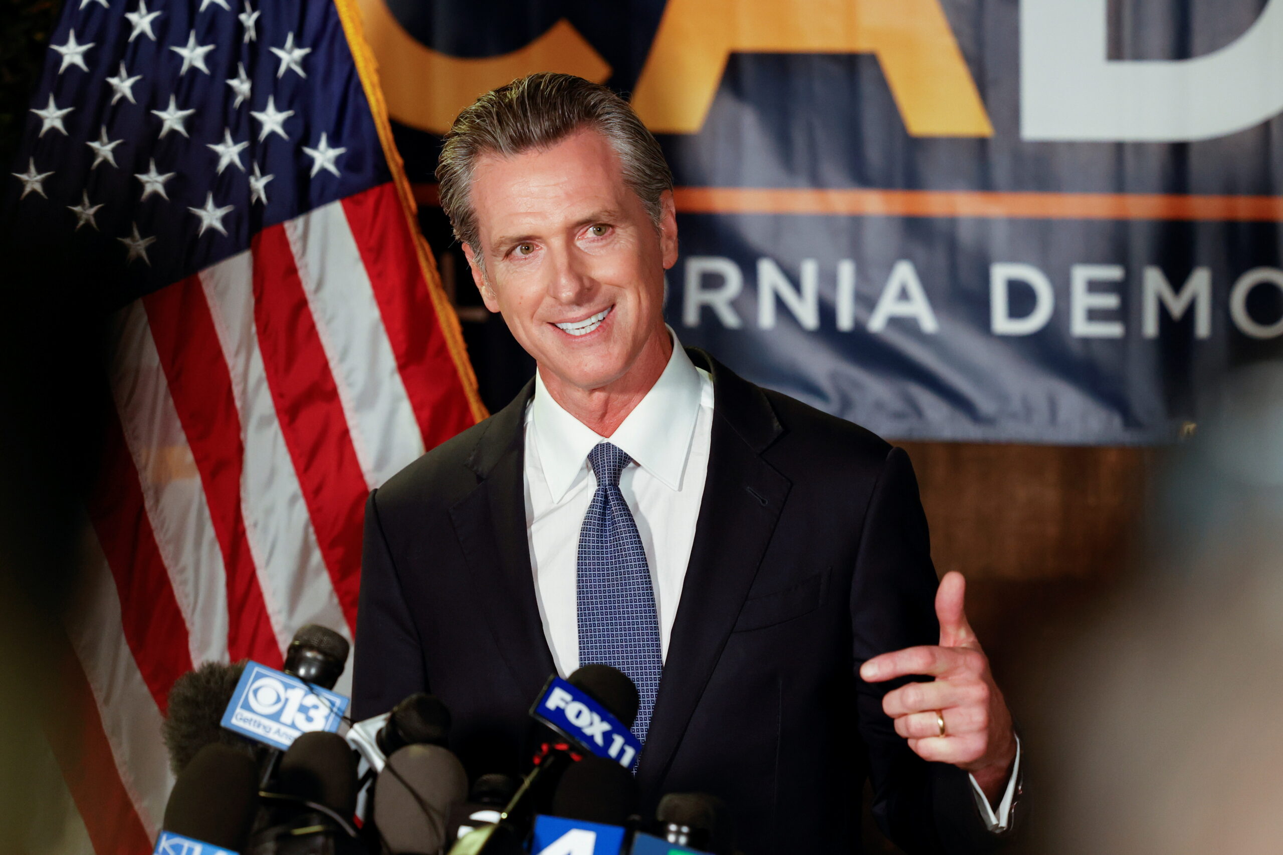 El gobernador de California sobrevive con holgura al intento de destitución