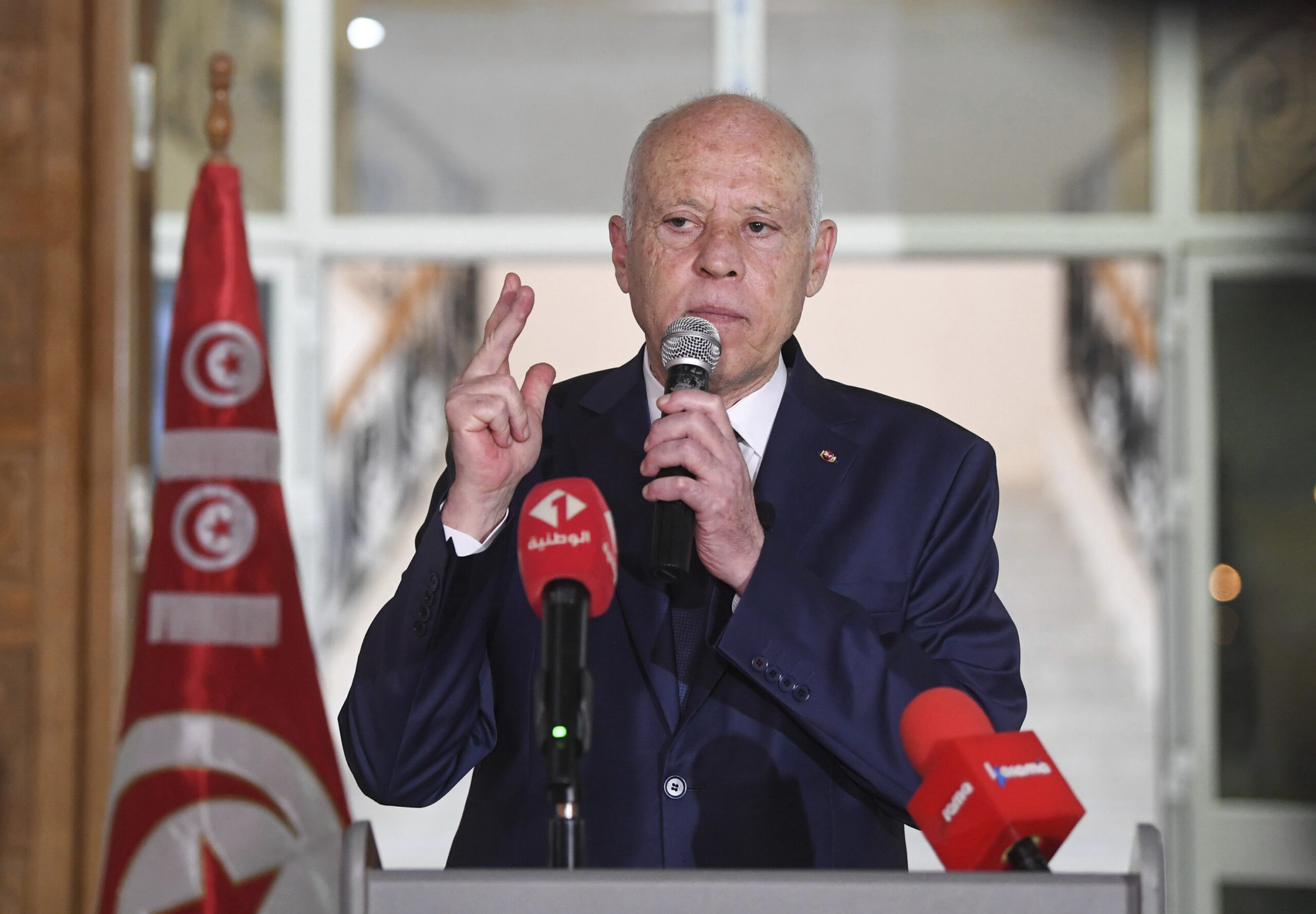 El presidente de Túnez anuncia que disolverá el órgano que nombra a los jueces