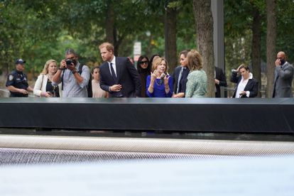 El príncipe Enrique de Inglaterra y Meghan Markle, en el memorial por las víctimas del 11-S, en Nueva York, el 23 de septiembre de 2021.