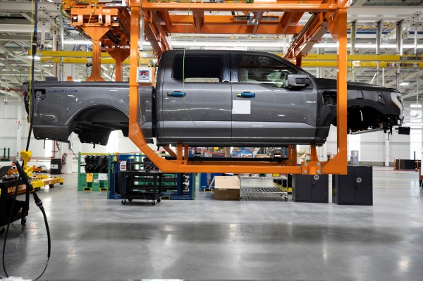 Ford aumenta el gasto para aumentar la capacidad de producción de su camioneta eléctrica F-150 Lightning