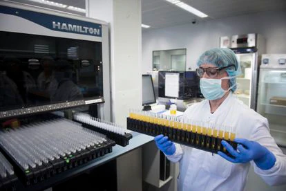 Laboratorio de análisis de plasma de Grifols, en Parets del Vallés (Barcelona).