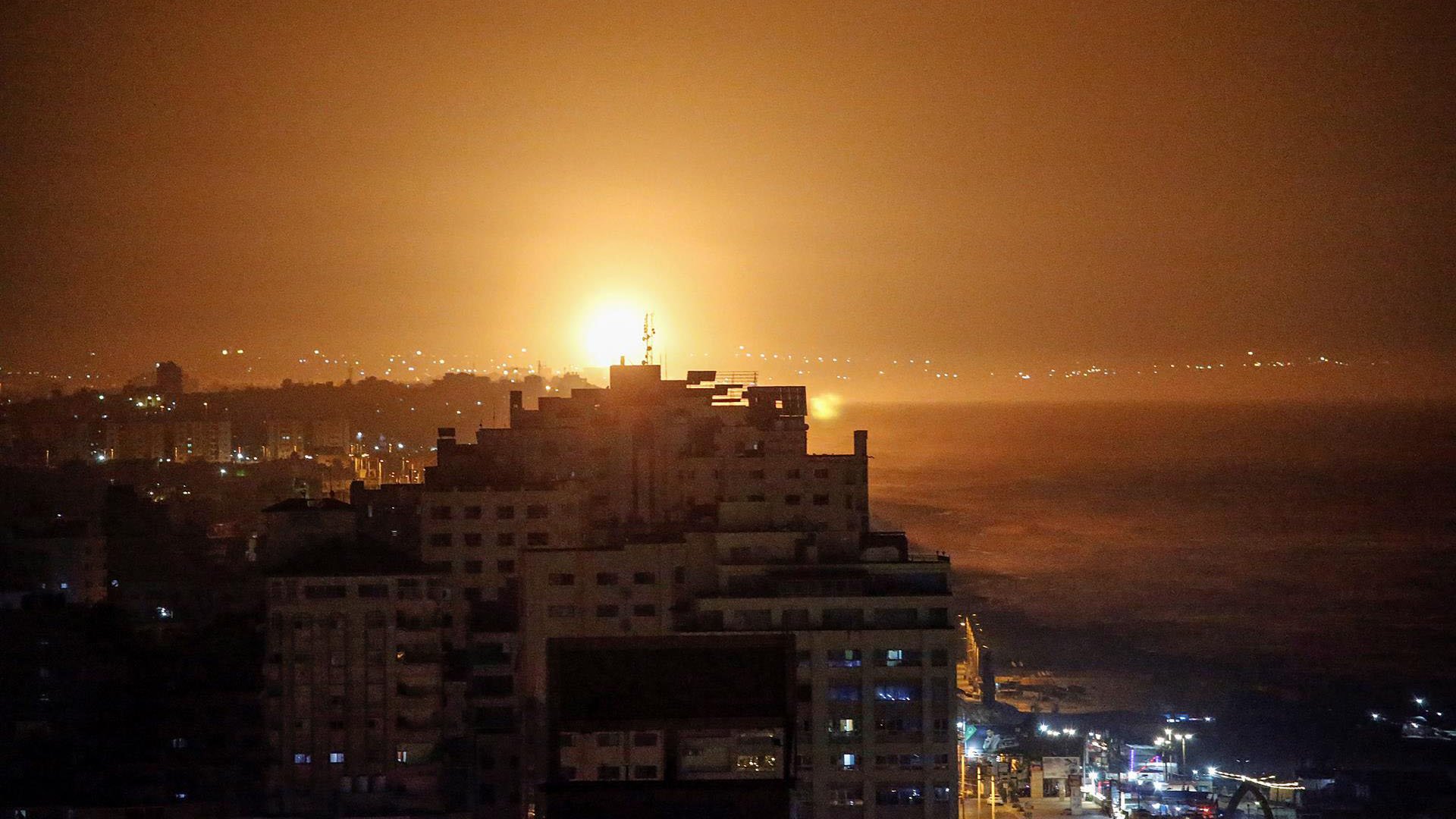 Israel bombardea objetivos de Hamas tras ataques con cohetes desde Gaza