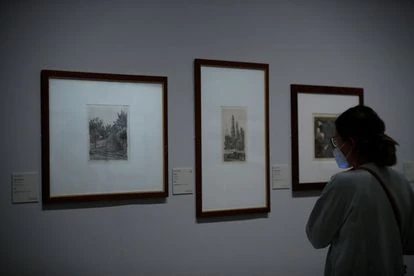 Tres de los paisajes de Giorgio Morandi que se pueden ver en la exposición.