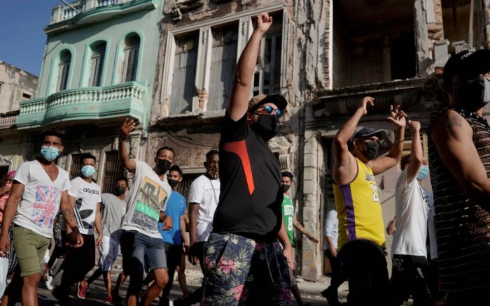 Parlamento Europeo pide sancionar a Cuba por represión de las protestas; la Isla rechaza resolución