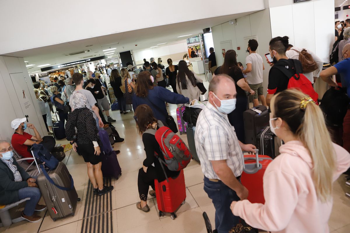 Renfe interrumpe la circulación de trenes en Sants por la falta de maquinistas en el primer día de huelga