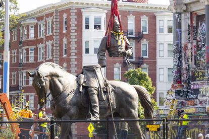 Retirada la estatua del general confederado Robert Lee en Richmond tras un año de disputas legales