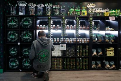 Una tienda de productos relacionados con el cannabis, en Madrid.