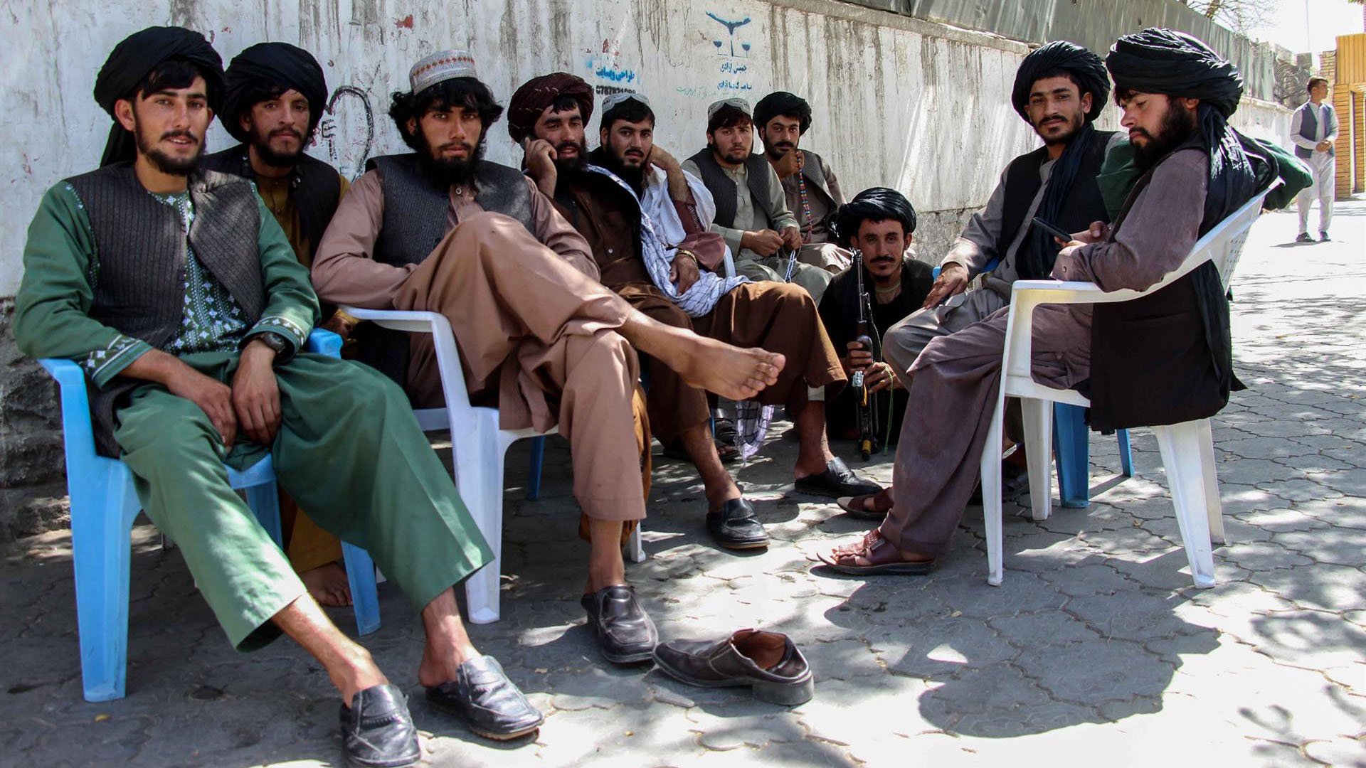 Talibanes cumplen el primer mes al frente del poder en Afganistán
