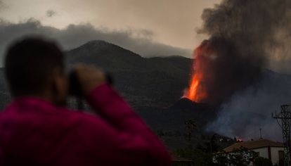 Erupción volcánica en Cumbre Vieja, La Palma, este lunes.