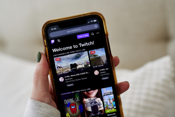 Twitch demanda a dos usuarios por acosar a los streamers con incursiones de odio
