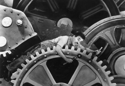 En 'Tiempos modernos' (1936), Charles Chaplin ya advirtió sobre los peligros de las máquinas en el trabajo.