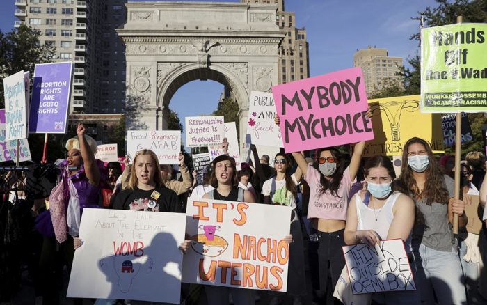 Miles de mujeres marchan en Estados Unidos para defender el derecho al aborto