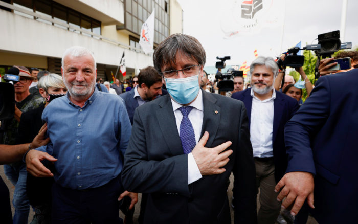 Italia suspende extradición del líder separatista catalán Puigdemont, dice abogado
