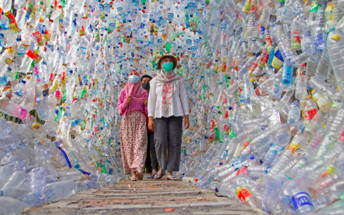 Crean en Indonesia todo un museo con residuos plásticos | Video