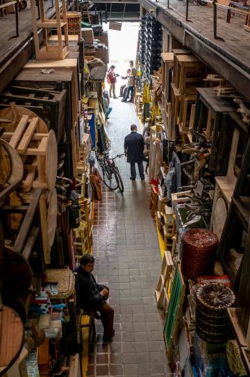 Venta de artesania y 'souvenirs' en el Pasaje Rivas.