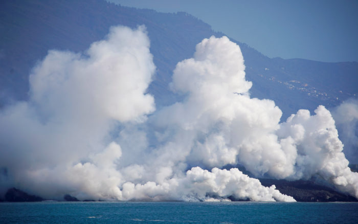 La nube de cenizas volcánicas de La Palma interrumpe los vuelos en Tenerife