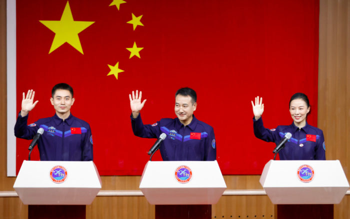 China enviará tres astronautas a su estación espacial a primera hora del sábado