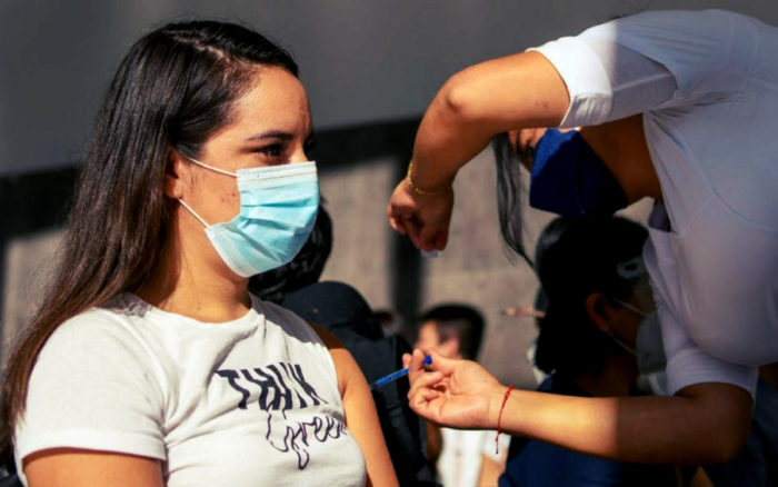 López Gatell: se ha vacunado a 67 millones de mexicanos; Ebrard: ya hay más dosis que población
