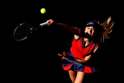 Badosa sirve durante la final del Indian Wells contra Azarenka, el domingo.