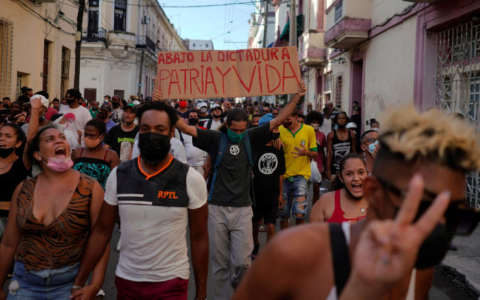 Detenciones y abusos contra manifestantes pacíficos en Cuba fueron sistemáticos, denuncia HRW