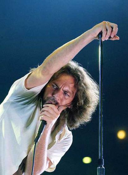 Eddie Vedder, cantante de Pearl Jam, durante un concierto en 2006.