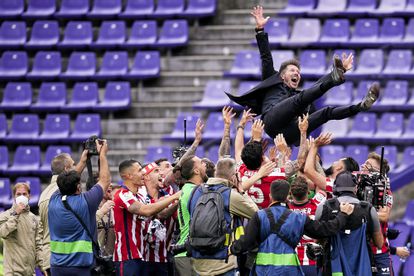 Diego Simeone festeja el título liguero conseguido frente al Real Valladolid CF el pasado mayo.
