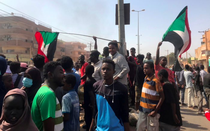 EU expresa su ‘profunda alarma’ por golpe de Estado en Sudán | Video