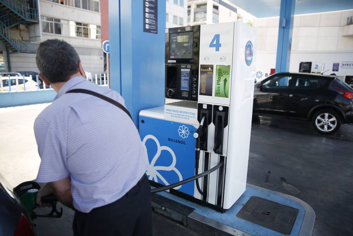 Las gasolineras de bajo coste redoblan su pulso a las tradicionales en plena escalada de los carburantes