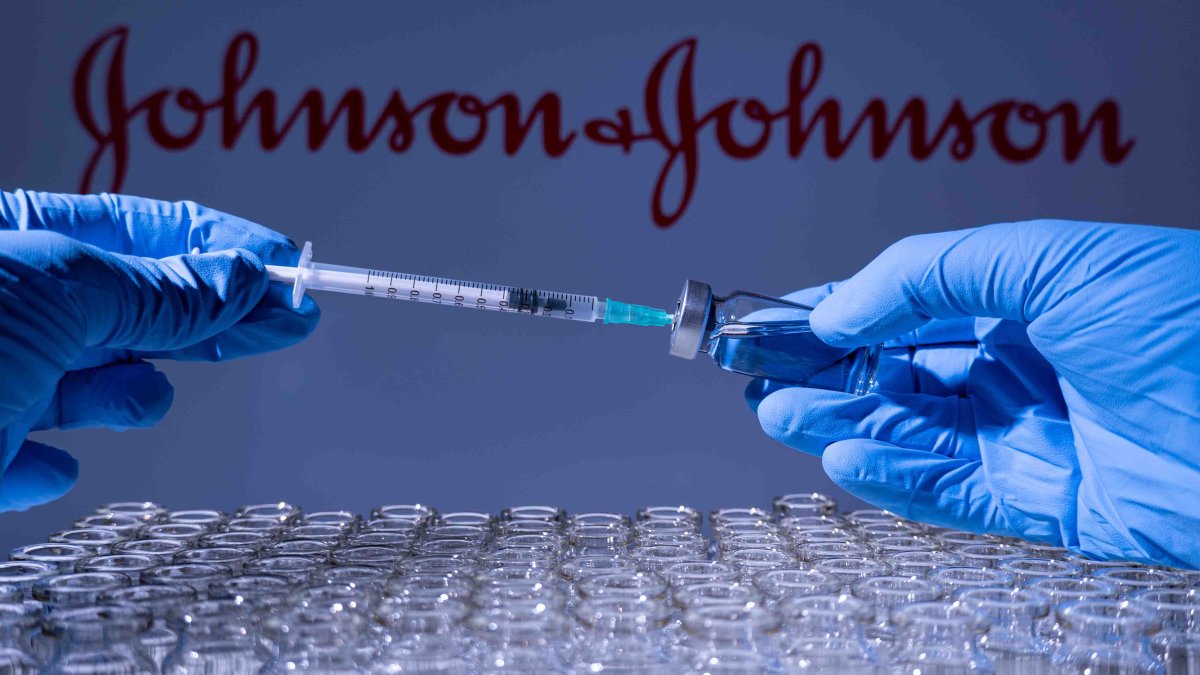Panel recomienda a la FDA aprobar dosis de refuerzo de la vacuna de Johnson & Johnson