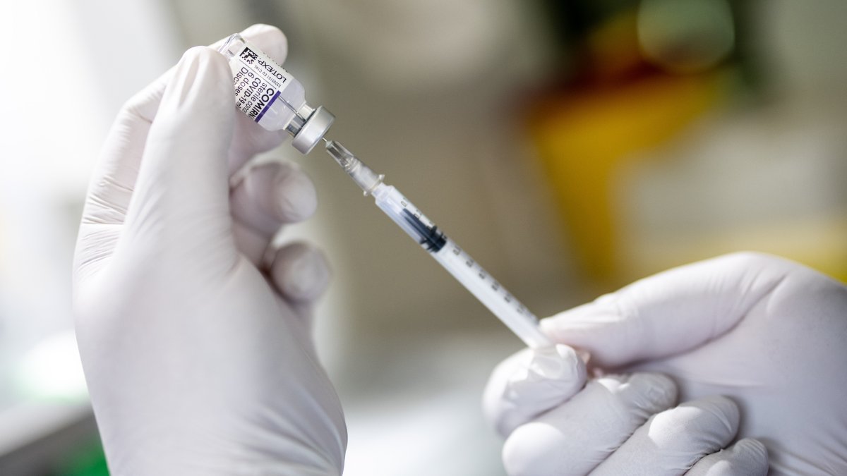 Comité de la FDA recomienda el refuerzo de la vacuna de Moderna para la población de alto riesgo