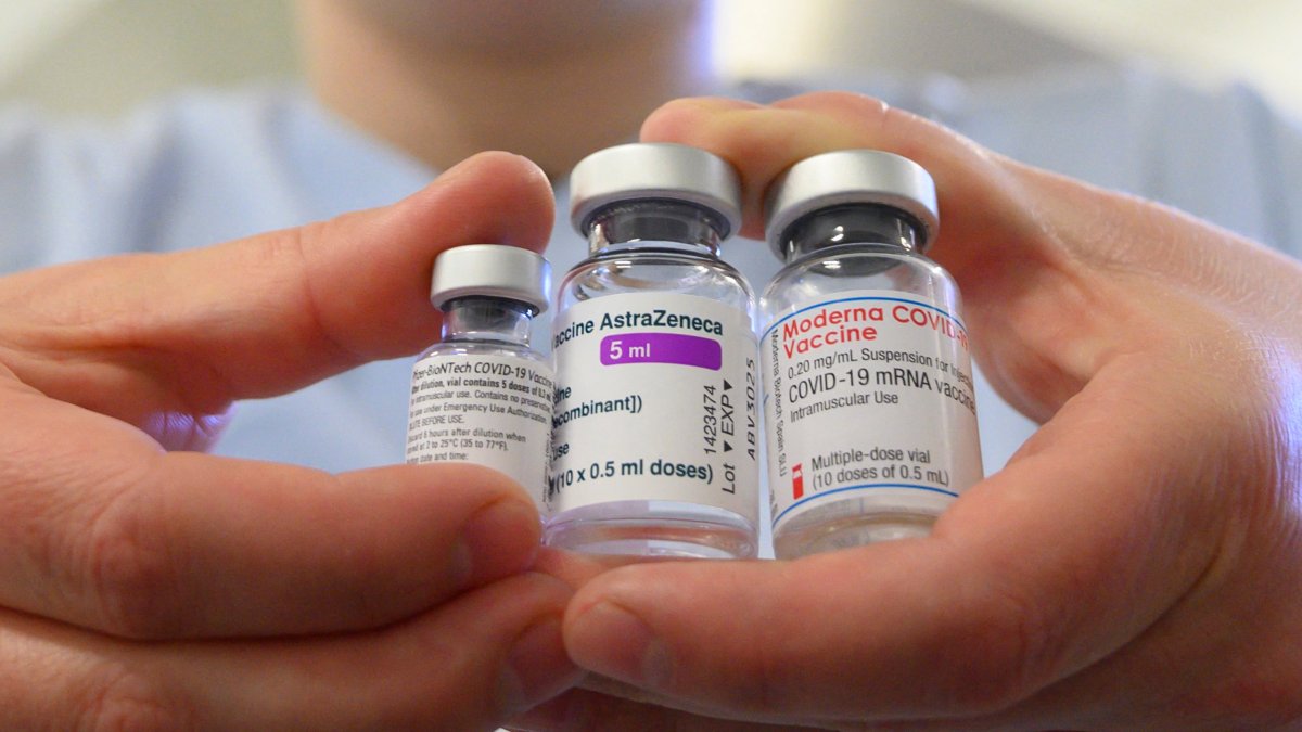 CDC aclaran: EEUU aceptará a viajeros que hayan recibido distintos tipos de vacunas contra COVID-19