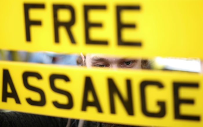 Abogados del Gobierno de EU dicen al tribunal británico que Assange debe ser extraditado